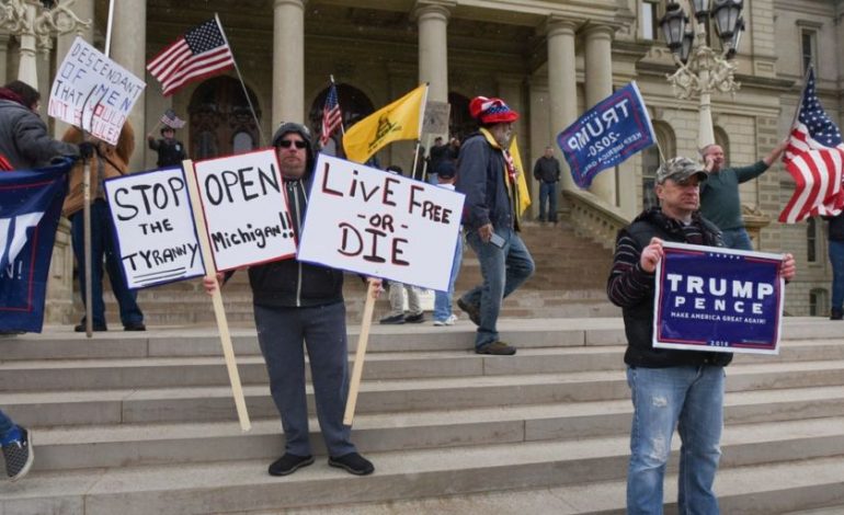 ZGJEROHET PROTESTA KUNDËR GUVERNATORËVE QË MBAJNË KARANTINËN/ Trump i mbështet: Lironi Amerikën (FOTO)