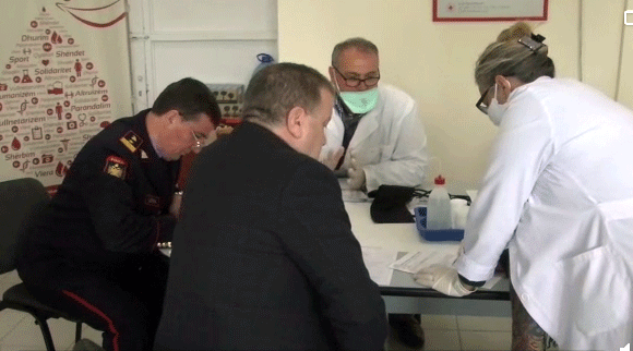 “SHPËTONI JETË”! Krerët e Policisë së Shtetit dhurojnë gjak për fëmijët talasemikë