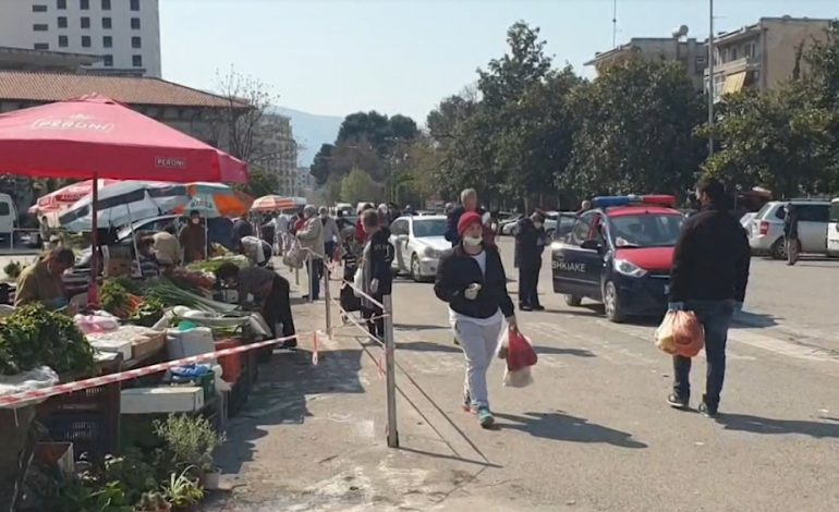 PARA SHTETRRETHIMIT/ Qytetarët “nuk i ndahen” pazareve, ja PAMJET e sotme
