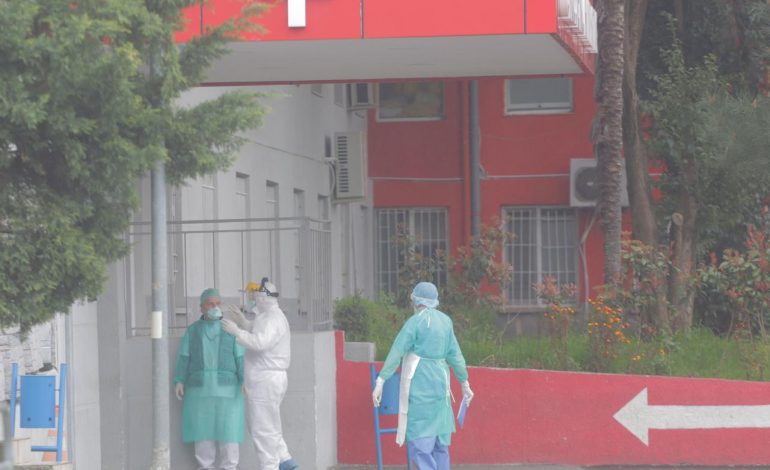 KORONAVIRUSI/ Tre rastet e reja në Lezhë pjestarë të një familje, të afërm të moshuarës që rezultoi dje pozitive
