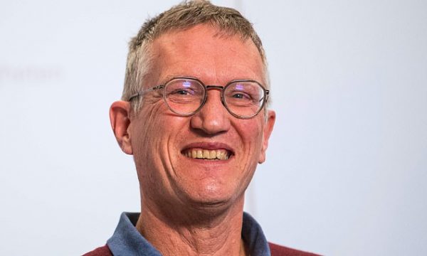 KORONAVIRUSI/ Shkencëtari suedez që po e lë vendin pa masa kritikon Britaninë: Shumë jeni izoluar