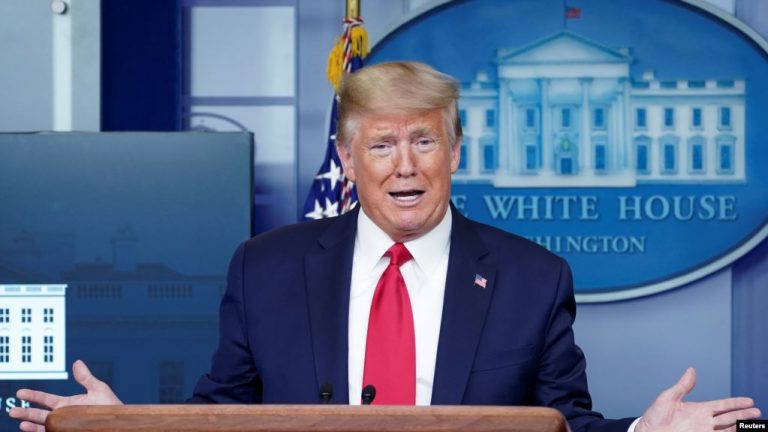 KORONAVIRUSI/ Presidenti Trump u dorëzon guvernatorëve planin me tre faza për rihapjen e ekonomisë