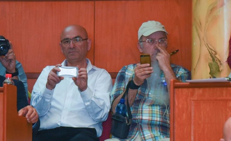 REVOLTOHET/ Kastriot Çipi: Më mirë qen në Itali, se njeri në Shqipëri. Rrini ju idiotë në shtëpi e votoni Ramën