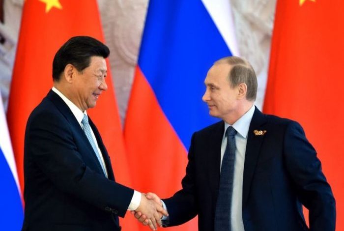 KORONAVIRUSI/ Rusia përpiqet të qëndrojë neutrale pas tensioneve SHBA-Kinë mbi origjinën e COVID-19