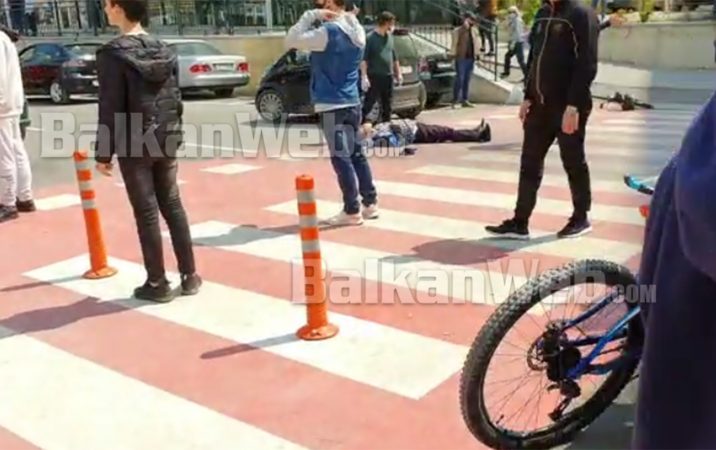 NË KOHË KORONAVIRUSI/ Aksident tek “Astiri”, makina përplas burrin me biçikletë dhe largohet (VIDEO)