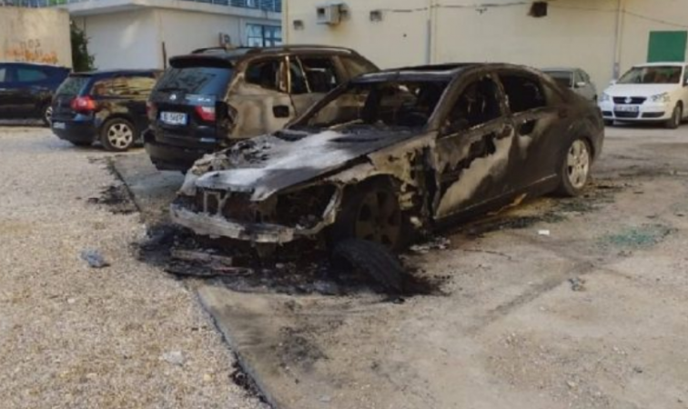 NË KOHË KORONAVIRUSI/ Digjen gjatë natës 2 automjete në Tiranë, dyshohet zjarrvënie e qëllimshme