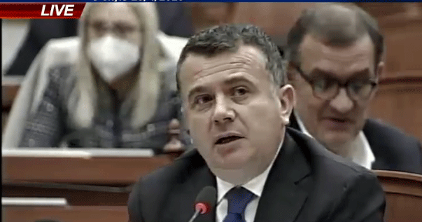 “NENI BAZOHET NË TË DREJTËN NDËRKOMBËTARE”/ Balla: Ndëshkohen me burg përsëritësit e shkeljes së rregullave të karantinës