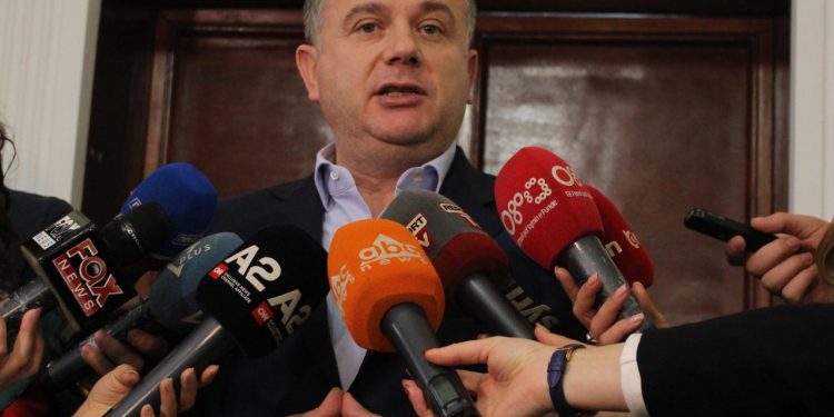 “MOSZBATIMI I URDHËRIT TË KARANTINËS VEPËR PENALE”/ Balla apel grupeve parlametare të mbështesin ndryshimet në Kodin Penal