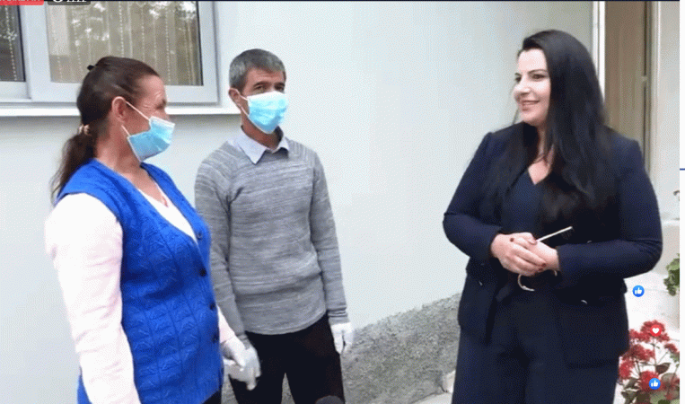 “KA LAJME TË MIRA EDHE NË KOHË TË VËSHTIRA”/ Balluku në familjen e dëmtuar nga tërmeti: Ju dorëzojmë sot shtëpinë e re