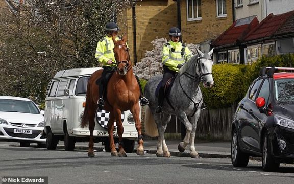 KORONAVIRUSI/ Policia britanike arrestoi 650 kriminelë në një javë, ishin në shtëpi nga frika e COVID-19