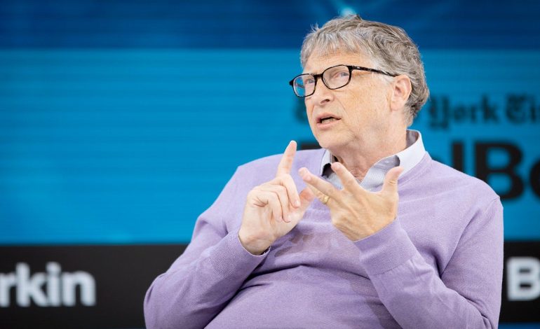 PËRSHKRUAN FUNDIN E PANDEMISË/ Bill Gates: Heqja e kufizimeve do të shënojë vetëm fundin e fazës së parë, ja çfarë pritet të ndodhë