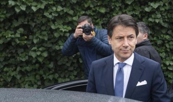KORONAVIRUSI NË ITALI/ COVID-19 i merr jetën punonjësit të eskortës së kryeministrit Conte