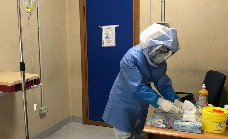 KORONAVIRUSI NË SHBA/ Infermierja heq dorë nga profesioni për hir të babait të saj: Masat mbrojtëse nuk ishin të sigurta