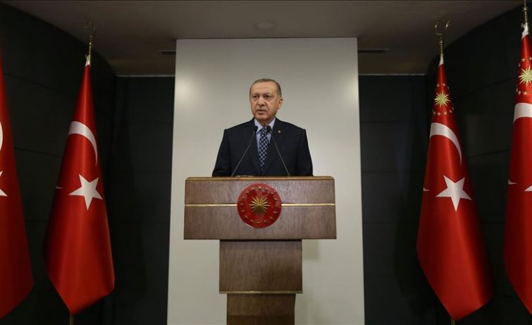 KORONAVIRUSI/ Erdogan ashpërson masat: Ndalon lëvizjet, mbajtja e maskës e domosdoshme