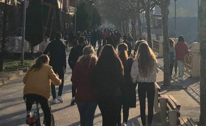 PAMJET/ Shkodranët dilnin masivisht xhiro nëpër qytet, sot rrezikojnë të kthehen në vatrën më të madhe të COVID 19