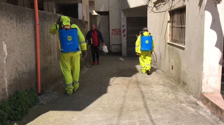 KORONAVIRUSI/ Infektohet mësuesja në Fier, banon në të njëjtin pallat me çiftin pozitiv me COVID 19