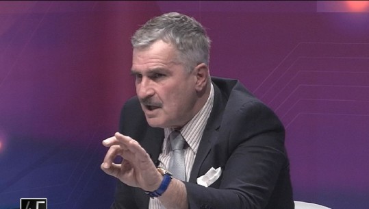 NUK “PËRMBAHET”/ Kujtim Gjuzi “shfryhet” ndaj Merkelit: O hajdute! E vodhe dhe e shkatërrove Shqipërinë