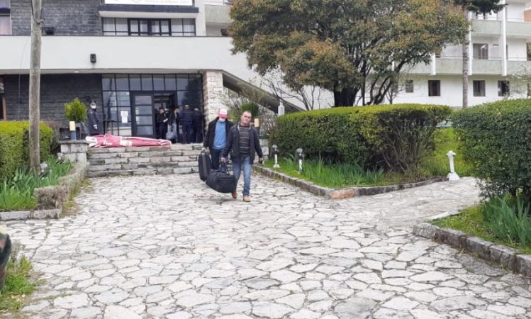 MERR FUND “AVENTURA”/ Lenë hotelin 37 emigrantët e parë të cilët u karantinuan në Korçë