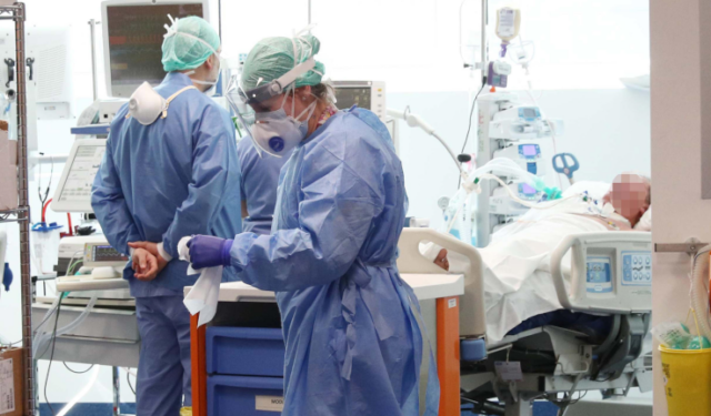 NËNA NË SPITAL, I ATI NË IZOLIM NGA COVID 19/ Vajzat: I dëgjojmë vetëm zërin dhe i shohim dorën kur merr ushqimet