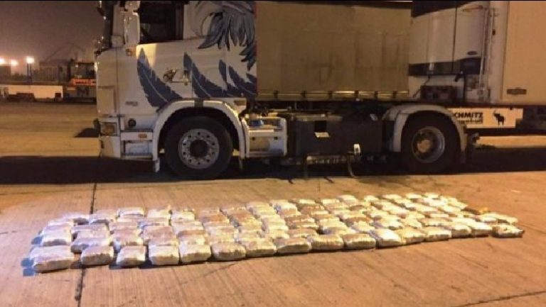 NË KOHË KORONAVIRUSI/ Kamioni i nisur nga Durrësi kapet në Itali, kishte brenda 20 kg kokainë e heroinë. Pranga shoferit shqiptar