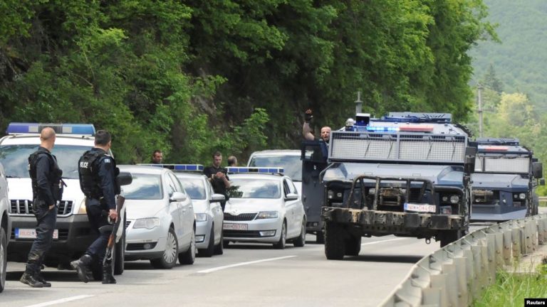 MASAT KUNDËR KORONAVIRUSIT/ Policia me dorë të hekurt në Kosovë, arreston 78 persona që shkelën orarin e kufizimit të lëvizjes