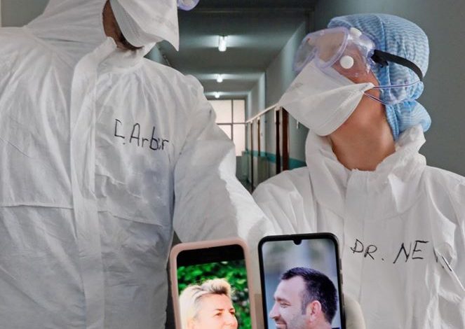 “JEMI ME JU”/ Foto prekëse e çiftit të mjekëve të Infektivit, 40 ditë pa parë FËMIJËT