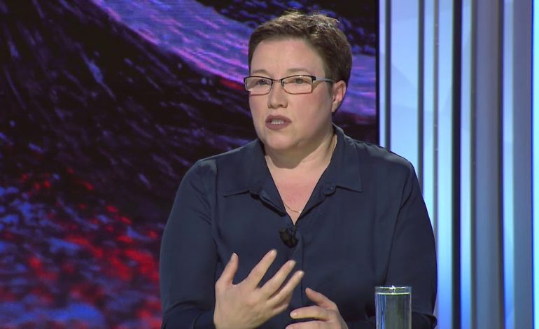 “MOS LEXONI LIBRA”/ Brizida Gjikondi: Injorojeni Ermal Mamaqin!