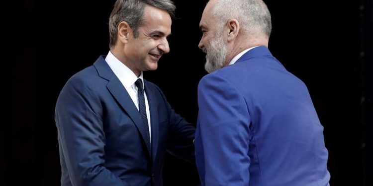 KORONAVIRUSI/ Rama bisedë telefonike me homologun grek Mitsotakis