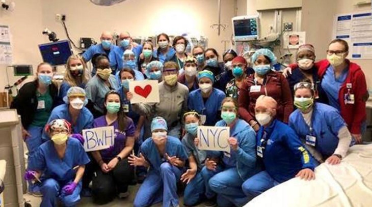 LUFTA KUNDËR KORONAVIRUSIT/ Gjest solidariteti, mjekët e Boston dërgojnë ushqime për kolegët e tyre në New York