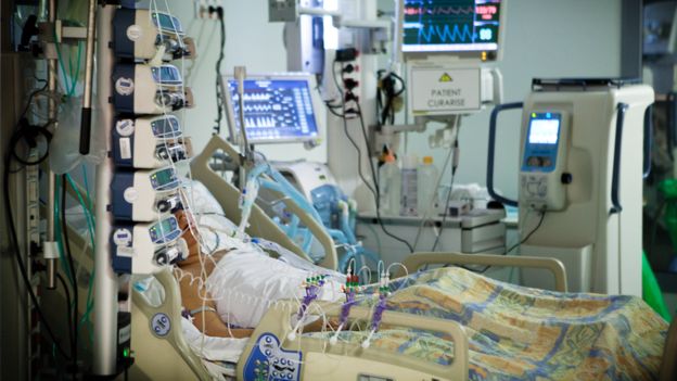 “UNË JAM INFERMIERJA QË SHKËPUT VENTILATORIN”/ Rrëfimi i Juanita Nittla: Ndjehem si përgjegjëse për vdekjen e dikujt (FOTO)