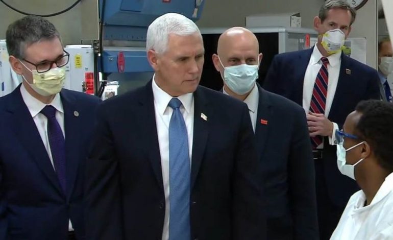 BËRI VIZITA NË SPITAL PA MASKA DHE DOREZA/ Kritikohet zv-presidenti i SHBA: Mund të ketë marrë Covid-19 gjatë takimit me të infektuarit (FOTO)
