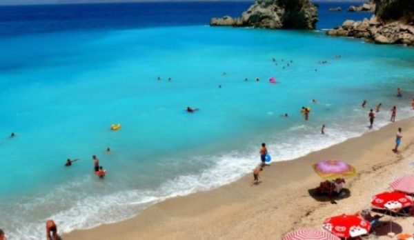 “NË MAJ NISIN FLUTURIMET PËR…”/ Klosi tregon masat që po diskutohen: Pasaporta shëndetësore për turistët