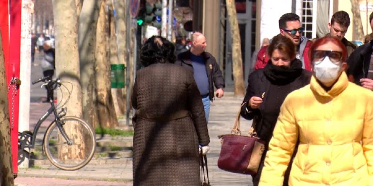 STUDIMI/ Të infektuarit pa simptoma, faktor kryesor në përhapjen e virusit