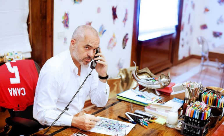 “PËRQAFIME PA PARTI”/ Rama mbyll javën me një falje publike: Ndjesë për ata që mendojnë se i kam fyer në replikat e mia