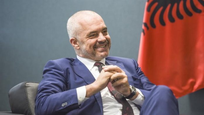 30 MJEKËT E INFERMIERËT TË DËRGUAR NË VENDIN FQINJ/ Edi Rama, kryeministri shqiptar që dashuron Italinë falë basketbollit