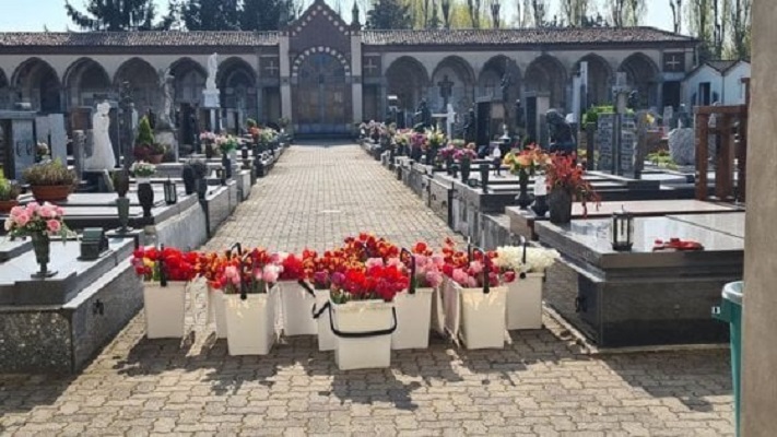 KORONAVIRUSI NË ITALI/ Një tulipan për ata që u varrosën pa një ceremoni mortore (FOTO)