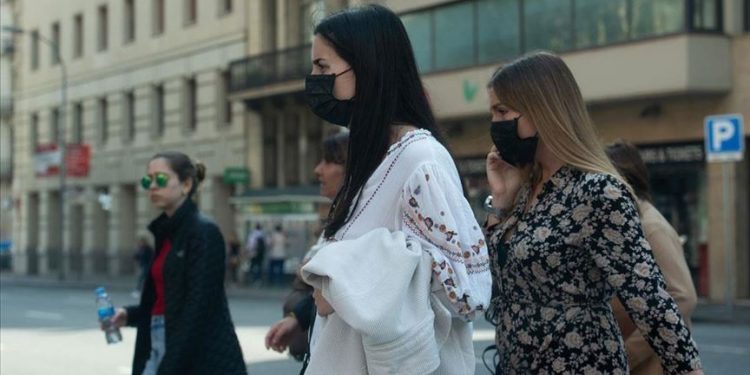 “DHIMBJE DHE SHUMË FRIKË”/ U infektua gjatë udhëtimit në Angli, mjekja tregon betejën me COVID-19: 30 ditë e shtruar