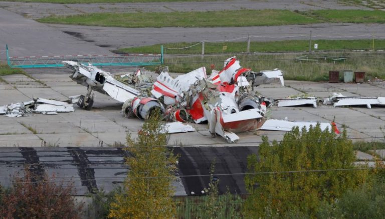 U RRËZUA NË 2010/ Qeveria polake i kërkon Rusisë kthimin e mbetjeve të avionit në Smolensk