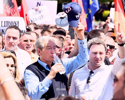 “TENTUAN TË NA HEQIN…”/ PD akuzon qeverinë se e ka “ngrënë” në llogari me të vdekurit