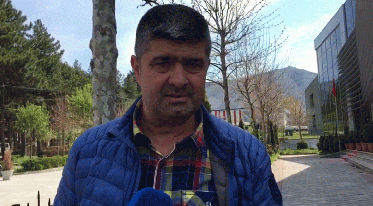 VRAU FQINJIN PAS SHERRIT PËR DRITËN E SHKALLËS/ Gjykata në lë burg 65-vjeçarin nga Korça, autori mohon krimin: S’e bëra unë
