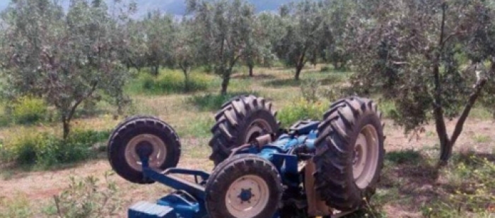 TRAGJIKE/ E zë poshtë traktori, vdes 20-vjeçari shqiptar në Greqi