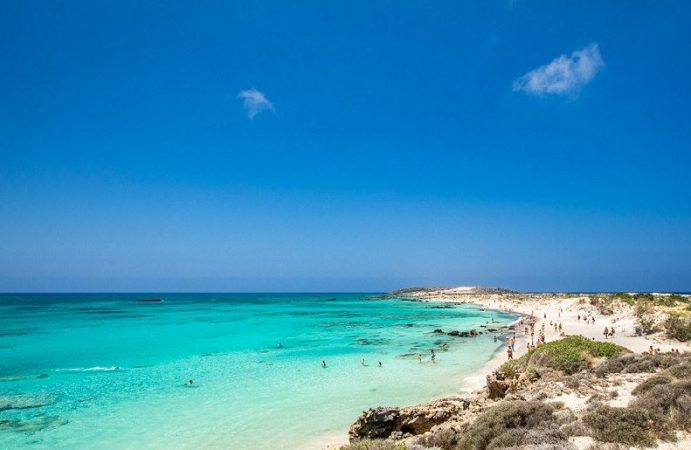GREQIA RIHAP ISHUJT PËR TURIZËM/ Kryeministri Mitsotakis: Vizitorët i presim nga 15 qershori