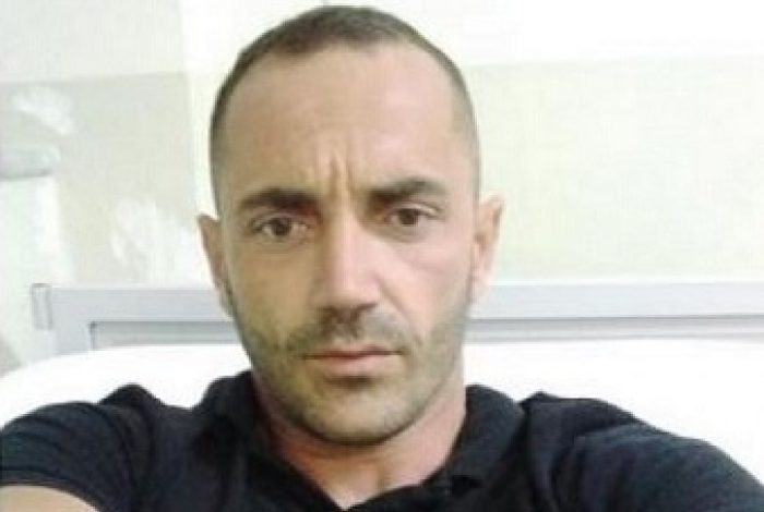 NDODH EDHE KJO/ I plagosur pas sherrit në lokal, 31 vjeçari Hakballa poston selfie nga spitali