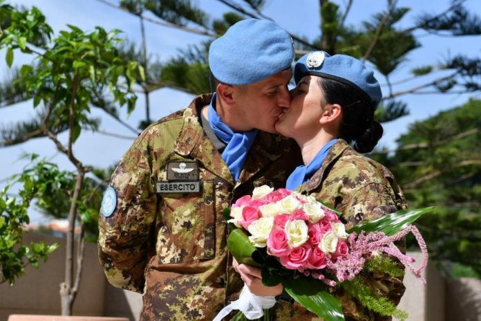 E PAZAKONTË/ Dy ushtarë martohen gjatë një misioni në Libani për shkak të bllokimit nga koronavirusi