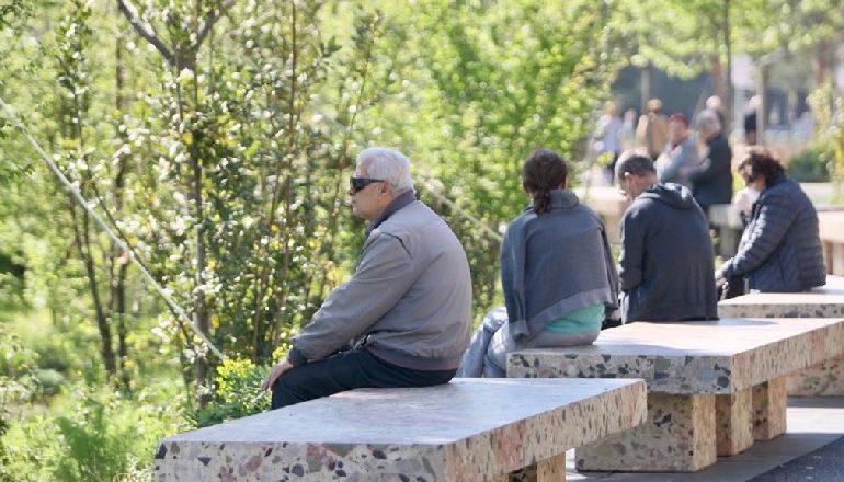FUNDJAVA NIS ME RREGULLA TË REJA/ Pensionistët dhe prindërit me fëmijë sot dhe nesër liridalje, me orare të ndryshme. Ndalohen makinat