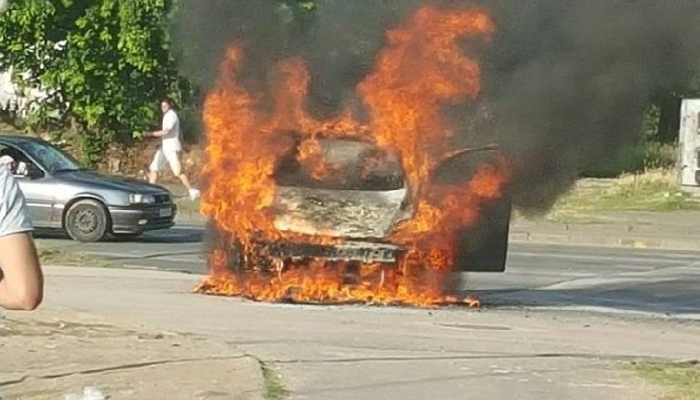 SHPËRTHIM TRITOLI NË QENDËR TË DELVINËS/ I vihet flaka “Mercedezit” të biznesmenit