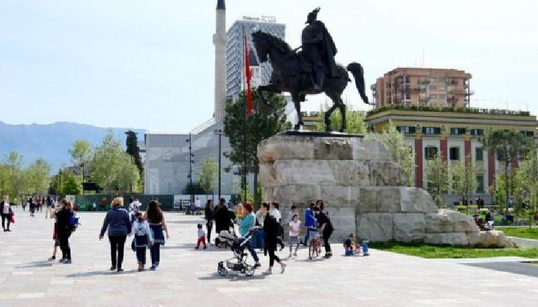 MASAT KUNDËR COVID-19/ Nga shërbimi taksi ndërqytetas tek shtimi i zonave të gjelbërta, ja lehtësimet që nisin këtë javë