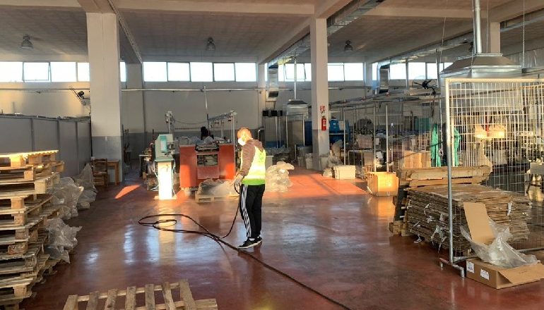 KORONAVIRUSI/ U mbyllën pasi nuk respektonin masat anti-COVID, hapen një pjesë e fasonerive në Krujë nën masa të rrepta sigurie