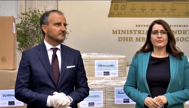 MBËRRIN DËRGESA E PARË ME NDIHMA MJEKËSORE NGA BE/ Soreca: Fakt se jemi më afër se kurrë Shqipërisë