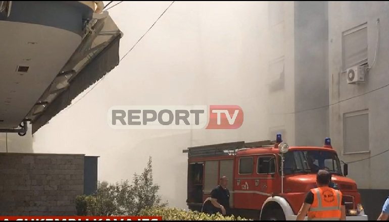 U DËMTUA NGA TËRMETI I 26 NËNTORIT/ Shembet me shpërthim të kontrolluar pallati 5 katësh te Shkëmbi i Kavajës